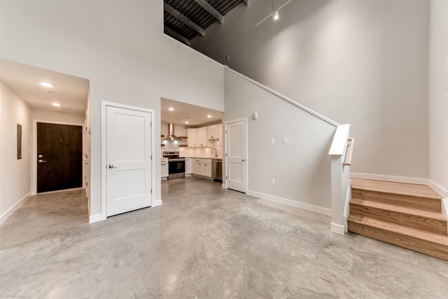 Building Photo - 1 br, 1.5 bath Apartment - 3801 Fleet St 202