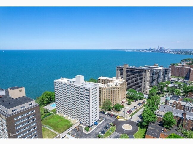 Building Photo - 12520 Edgewater Dr