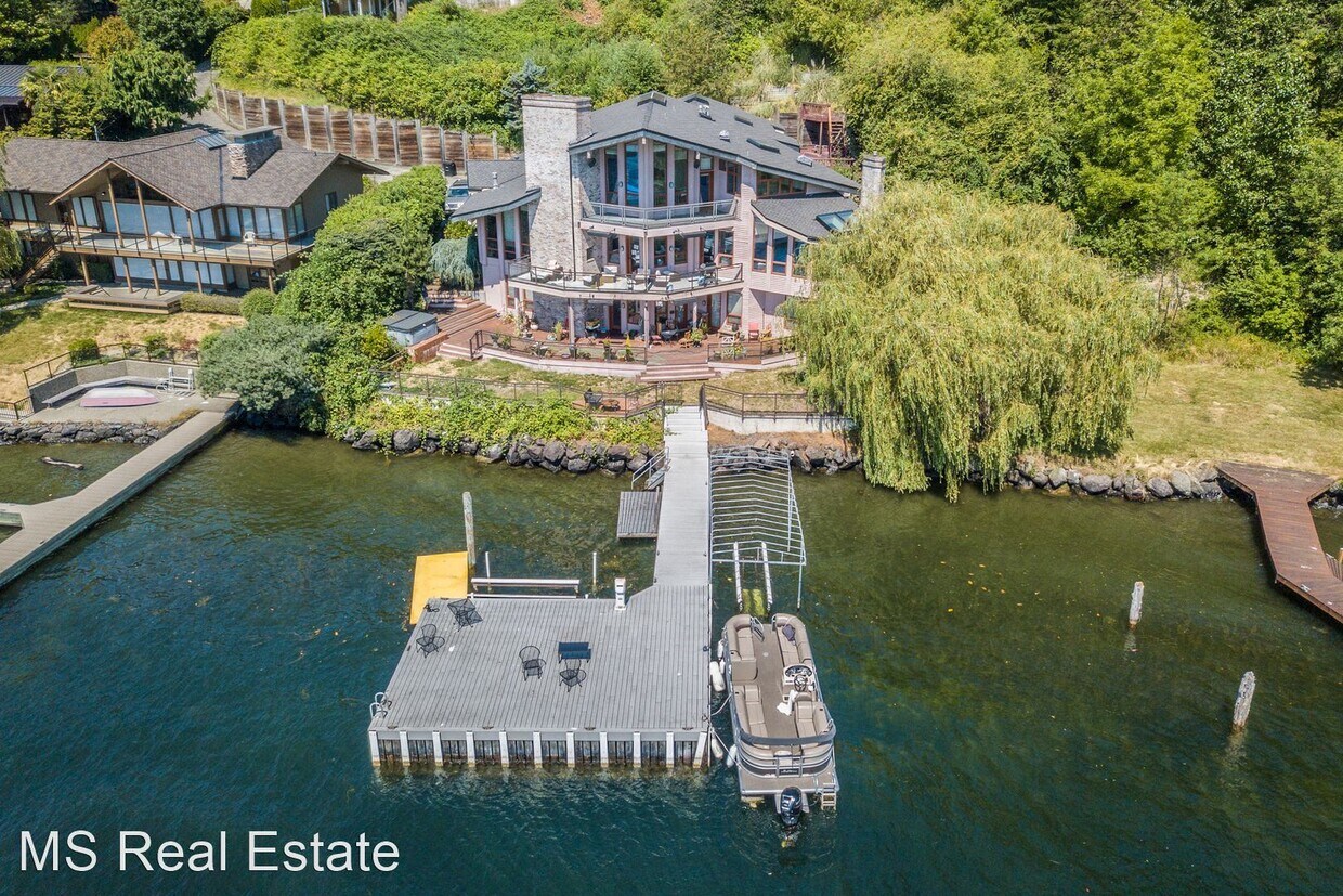 Foto principal - 5 br, 5.5 bath House - 8279 W Mercer Way