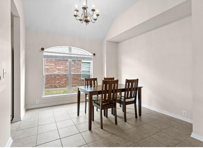 Building Photo - 8817 Sunforest Ln