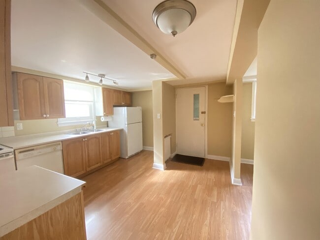 Building Photo - 114 Genest St