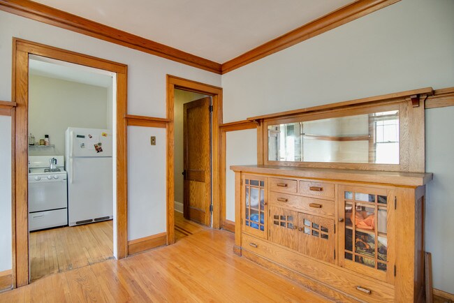 Building Photo - 3220 Lyndale Ave S