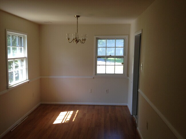 Foto del edificio - 4 Bedroom Townhouse - Chesterfield