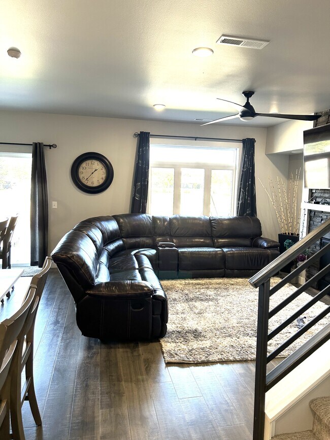 Building Photo - 2431 Waterpark Loop SE