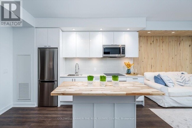 Building Photo - 1928 Lake Shore Blvd W