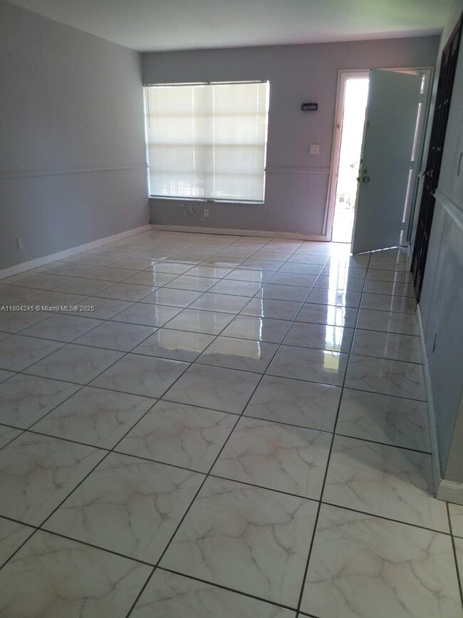 Building Photo - 12820 SW 43rd Dr