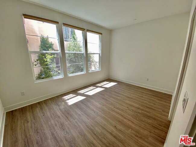 Foto del edificio - 10732 Bloomfield St