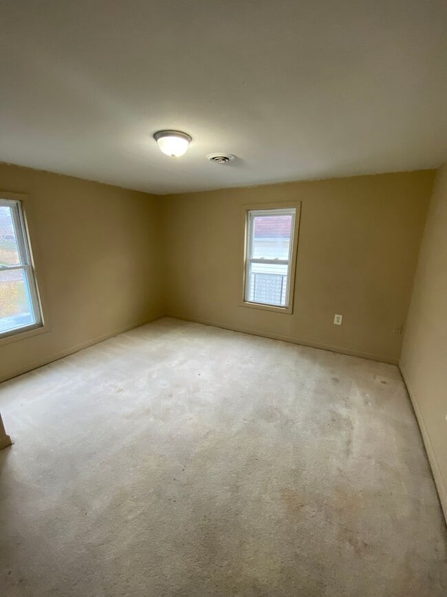 Building Photo - 1410 Sinclair St