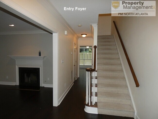 Foto del edificio - Charming townhome is gated community!