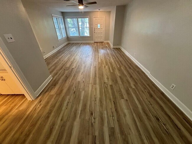 Foto del edificio - 807 Bouldin Ave