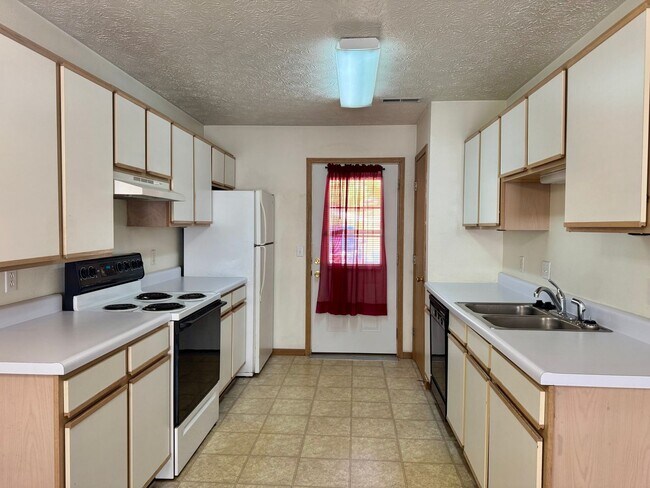 Foto del edificio - 106-106 Shannon Valley Dr