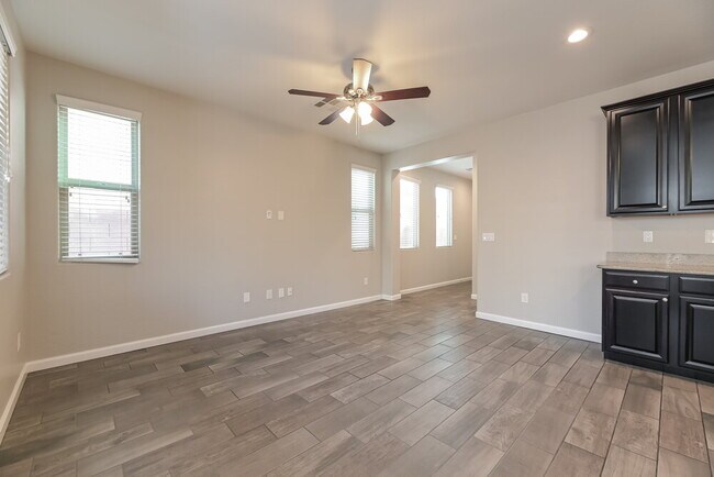 Building Photo - 6388 Kellyville Dr