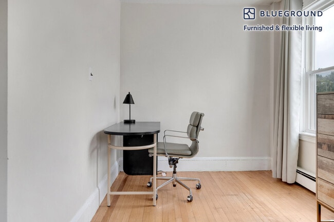 Building Photo - 4 Sherman St