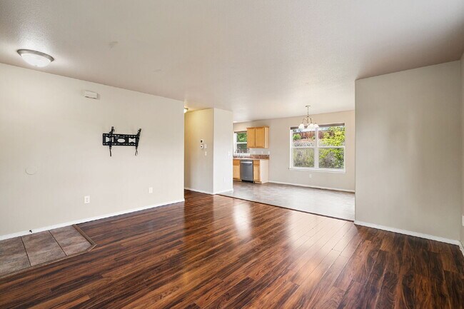 Foto del edificio - Spacious 3 Bed Home in Southeast Bend