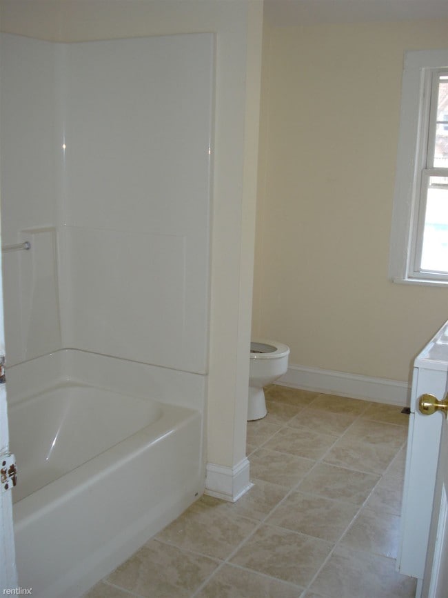 Building Photo - 7 br, 3 bath House - 17 Edgewood Ave