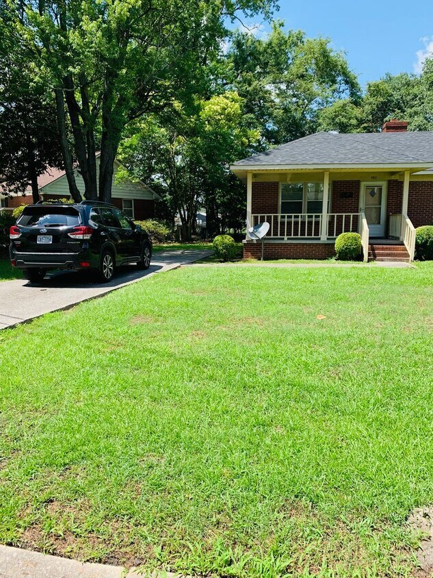 Foto principal - 903 Parrott Ave