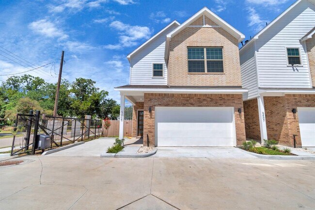 Building Photo - 3710 Creekmont Dr