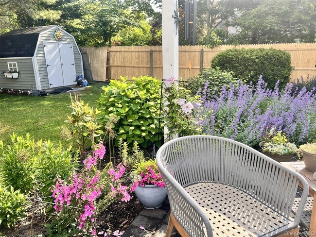 Foto del edificio - 49 Fanning Ave