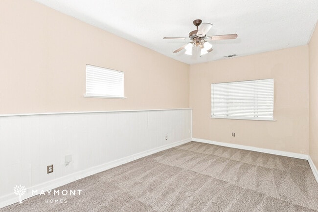 Building Photo - Inviting 3-Bedroom Irving Home