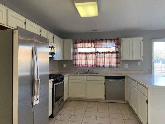 Building Photo - 7037 Yorkshire Dr