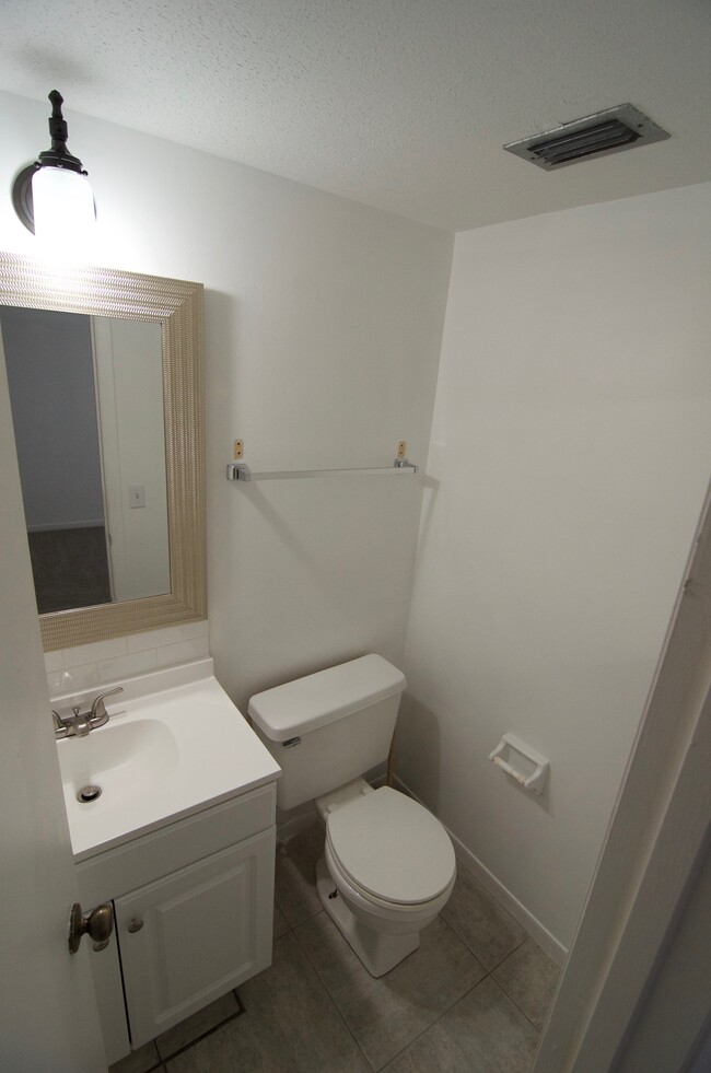 Building Photo - 3624 W Anderson Ave