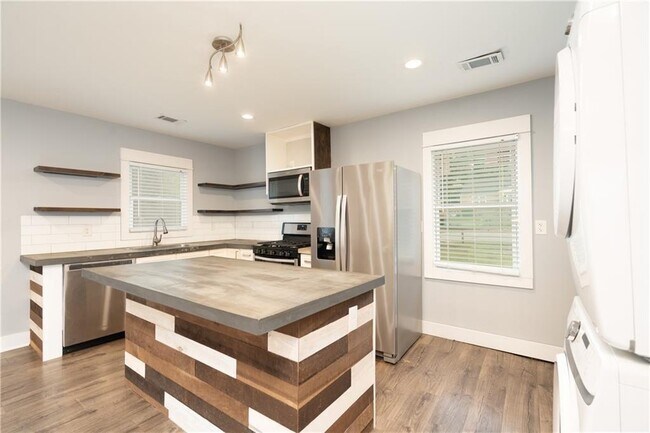Foto del edificio - 2933 Glenwood Ave SE