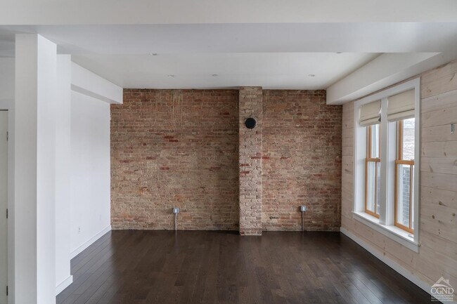 Foto del edificio - 608 Warren St
