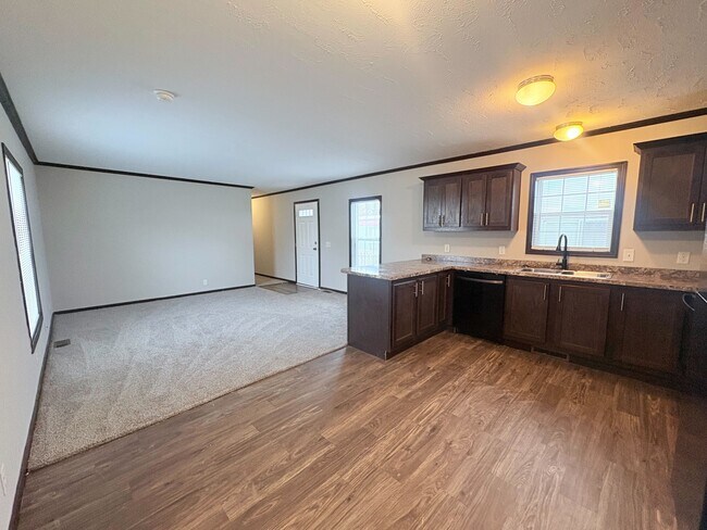 Building Photo - 10694 State Rte 762