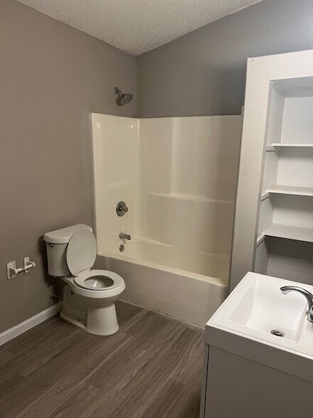 Foto del edificio - 9451 Gonzales Dr