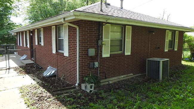 Building Photo - 1224 N Cottage Ave