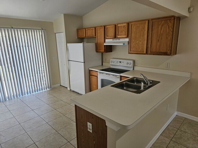 Foto del edificio - CUTE!  3 BEDROOM / 2 BATH - HALF DUPLEX (DELTONA)