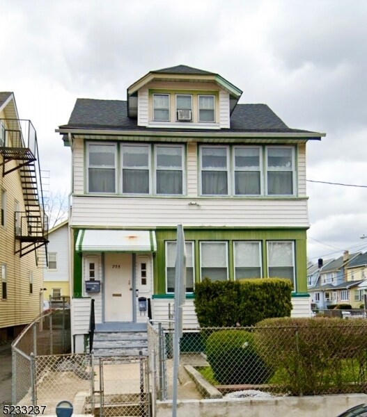 Primary Photo - 705 Chancellor Ave