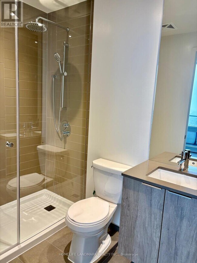 Photo du bâtiment - 448 Burnhamthorpe Rd W