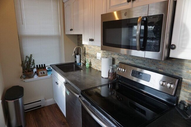 Foto del edificio - 2 Cypress Rd