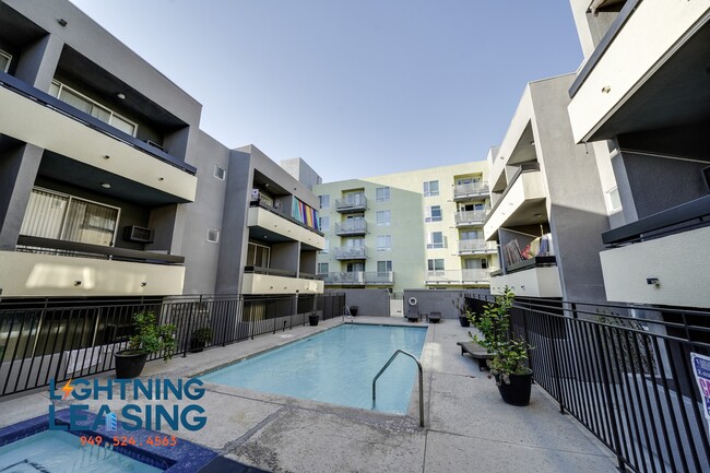 Foto del edificio - 11225-11225 Morrison St