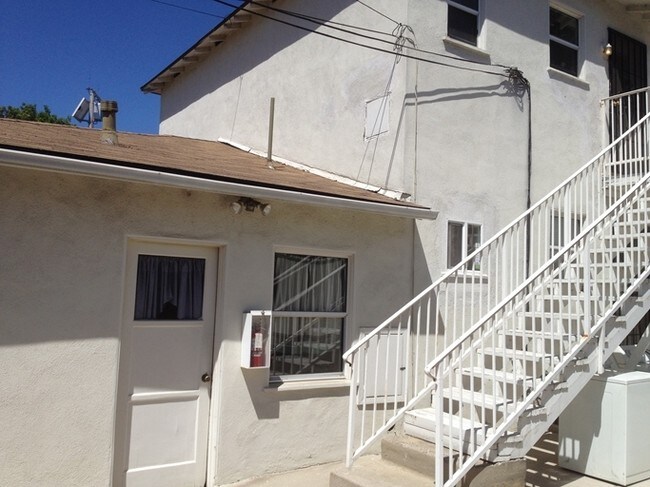 Building Photo - 1318 W Alameda Ave