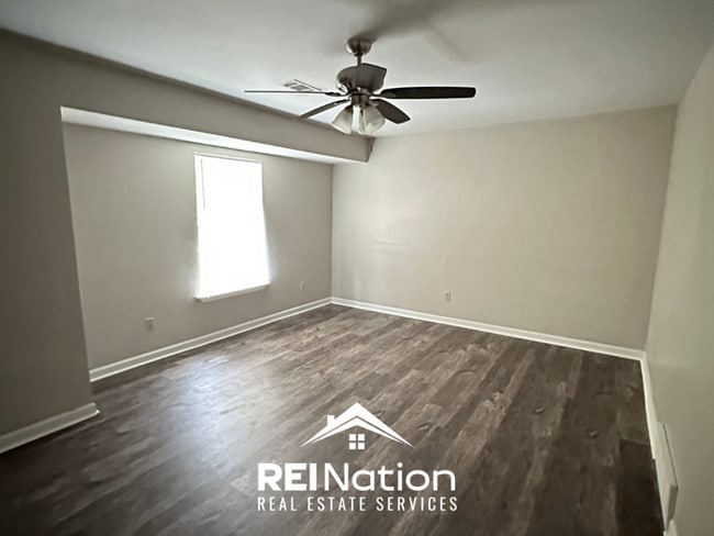 Building Photo - 3BR/3.5BA Cordova Rental with Wood Floors, Fireplace & Fenced Yard