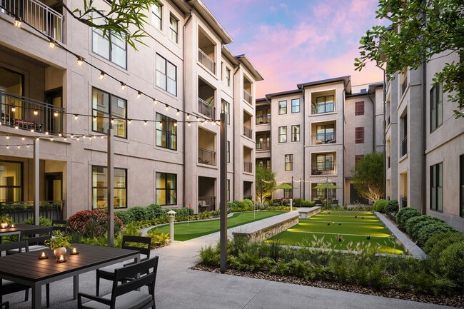Courtyard - Elate Bent Tree