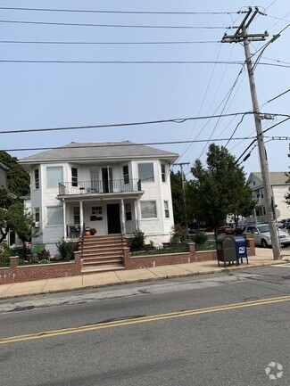 Building Photo - 560 Main St