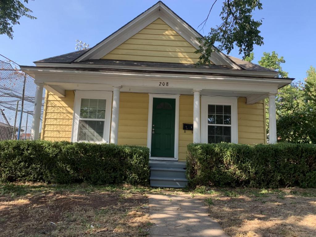 Foto principal - 208 E Springer Ave