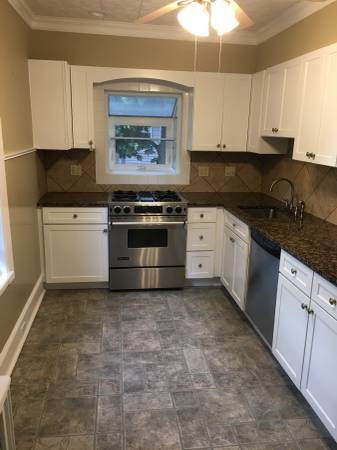 kitchen - 272 Park St