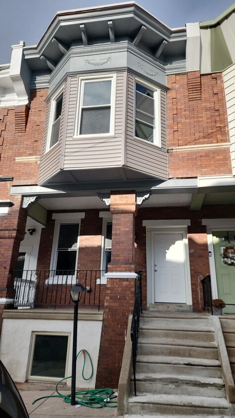 Primary Photo - Beautiful 3 bed 3.5 Bath home