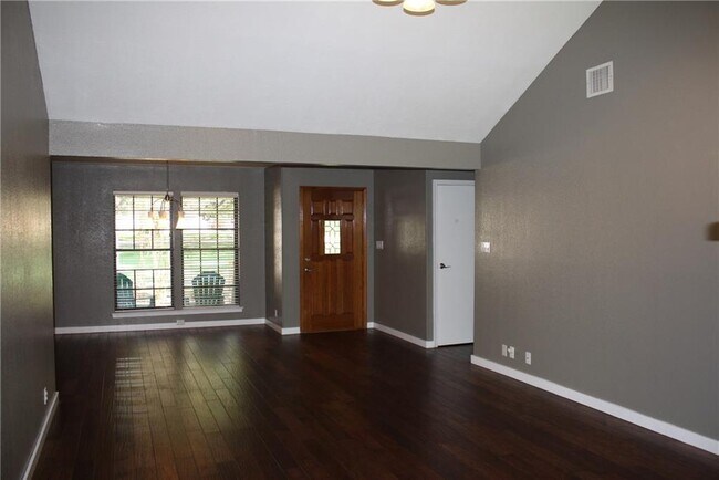 Foto del edificio - 309 Juniper Dr