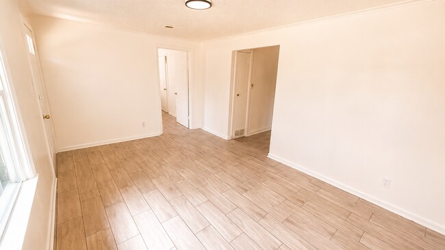 Building Photo - 2381 Lindbergh Rd