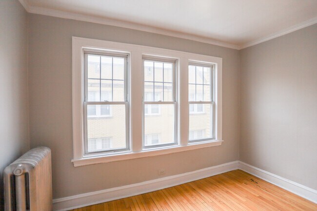 Foto del edificio - 4520 N Damen Ave