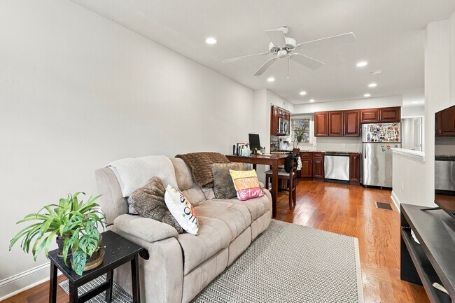 Sala de estar - 2612 Ellsworth St