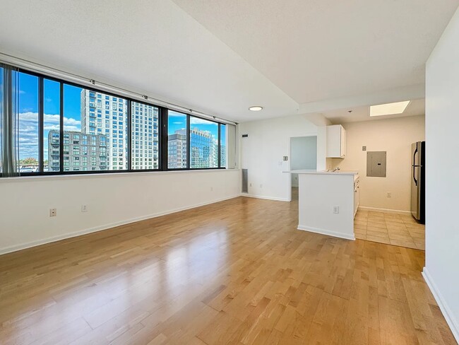 Foto del edificio - 169 Monsignor Obrien Hwy
