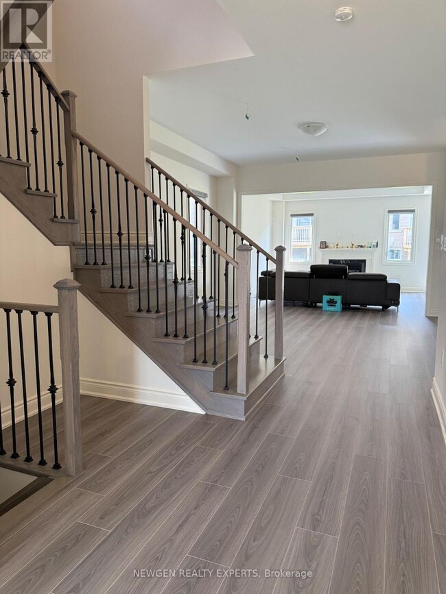 Building Photo - 2111 Crystal Dr