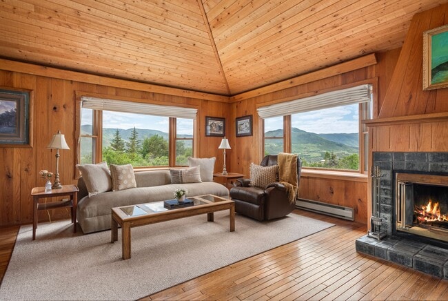 Building Photo - 2020 Juniper Hill Rd