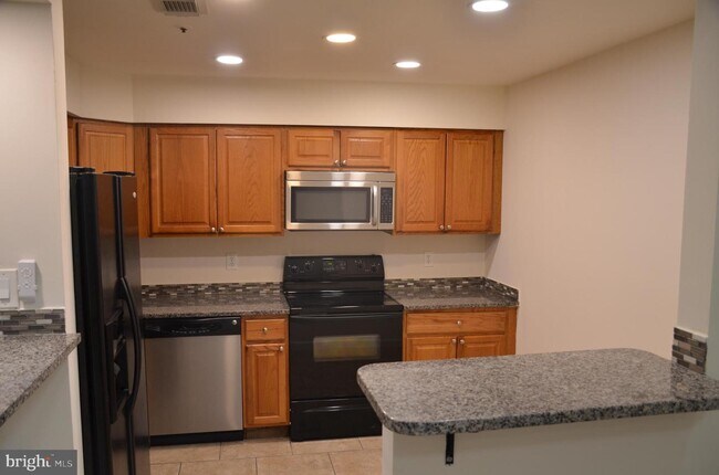 Building Photo - 8742 Grasmere Ct